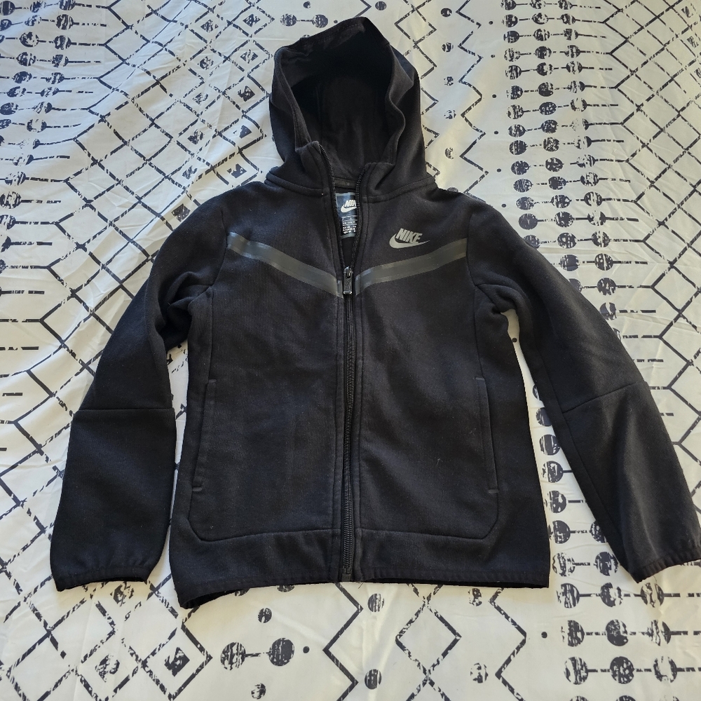 Nike Tech Fleece Full-zip Hoodie and Jogger Set In Black, Size 6-7 - Picture 2 of 10